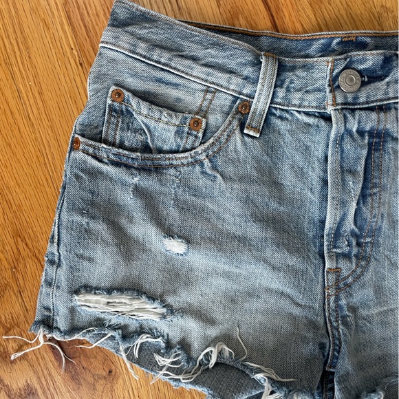 LEVI’s 501® ORIGINAL HIGH RISE WOMEN'S SHORTS size 26 - Picture 2 of 6